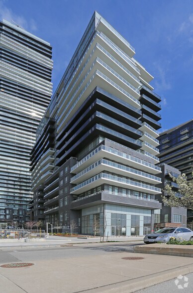 110 Marine Parade Dr, Toronto, ON à vendre - Photo de l’immeuble – Image 3 sur 5
