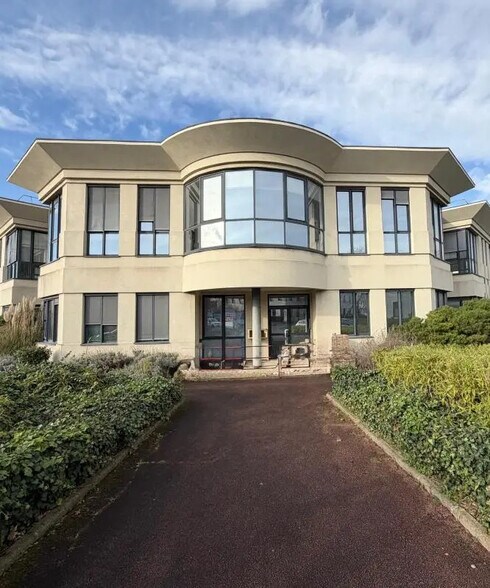 Bureau dans Créteil à vendre - Photo de l’immeuble – Image 1 sur 16