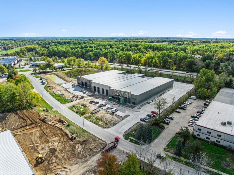 31369 Industrial Pky, North Olmsted, OH à louer - Photo de l’immeuble – Image 1 sur 5