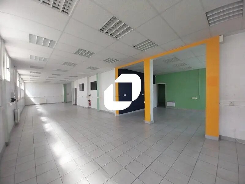 Bureau dans Le Mesnil-Saint-Denis à vendre Photo intérieure– Image 1 sur 13