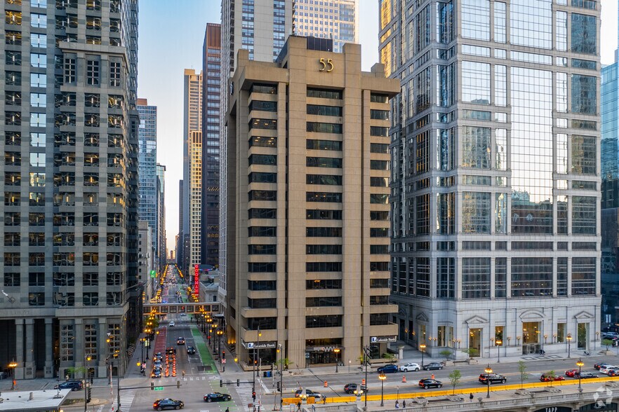 55 W Wacker Dr, Chicago, IL à vendre - Photo de l’immeuble – Image 1 sur 11
