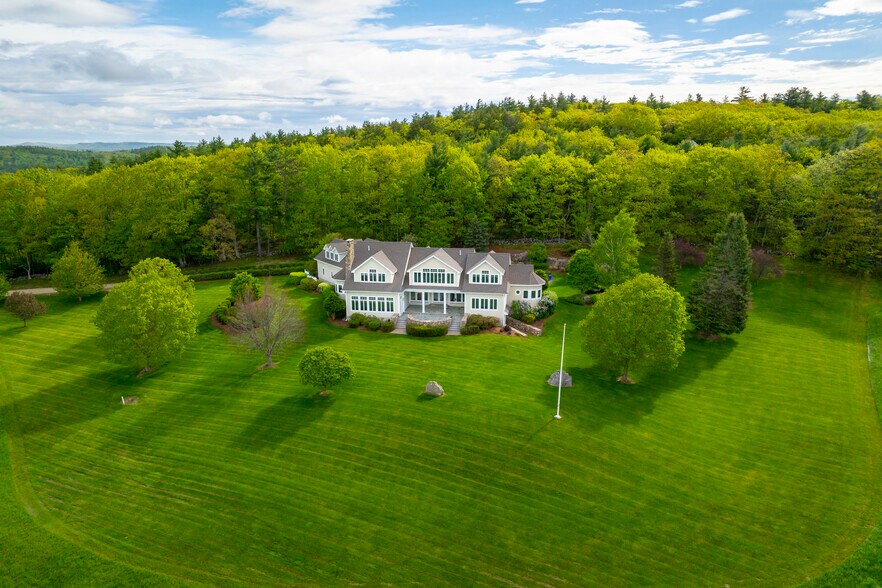 955 Catamount Rd, Pittsfield, NH à vendre - Aérien – Image 1 sur 12