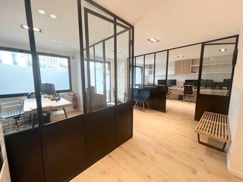 Immeuble residentiel dans Paris à vendre - Photo intérieure – Image 2 sur 6