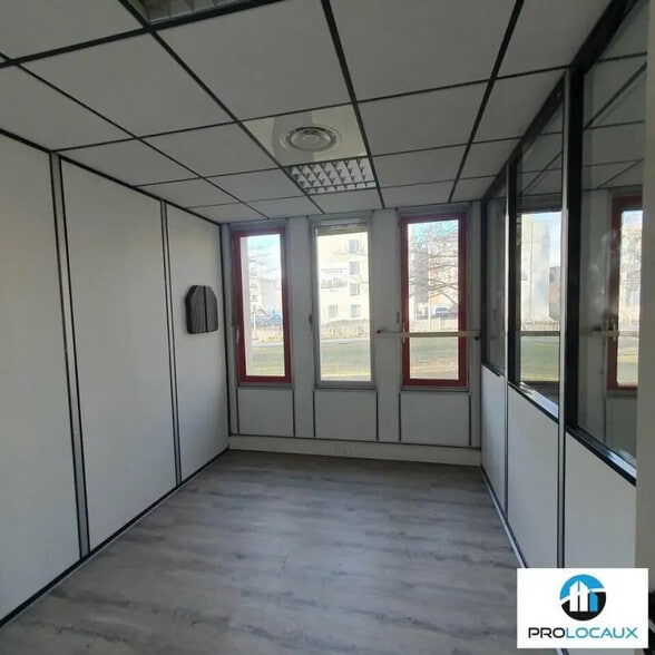 Bureau dans Meylan à louer - Photo principale – Image 3 sur 9