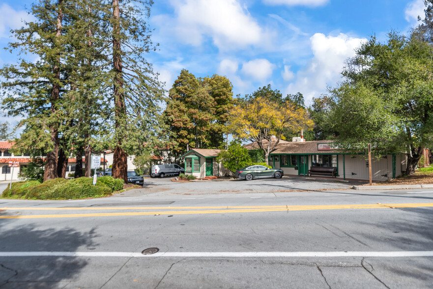 14496 Oak Pl, Saratoga, CA à vendre - Photo principale – Image 2 sur 26