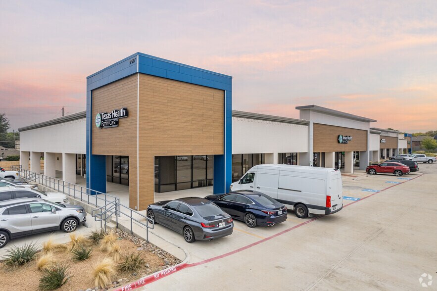7517-7615 Campbell Rd, Dallas, TX à louer - Photo principale – Image 1 sur 6