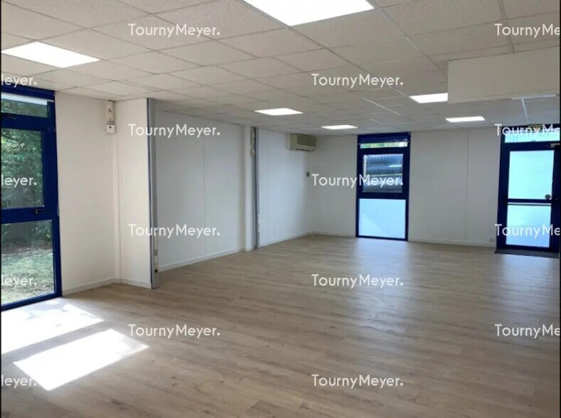 Bureau dans Saint-Jean à louer - Photo de l’immeuble – Image 1 sur 12