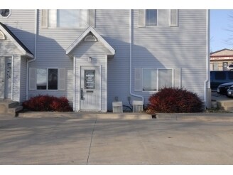 2210 9th St, Coralville, IA à louer - Photo de l’immeuble – Image 2 sur 9