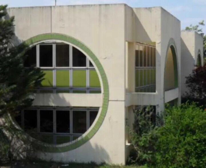 Bureau dans Vitrolles à louer - Photo de l’immeuble – Image 2 sur 7