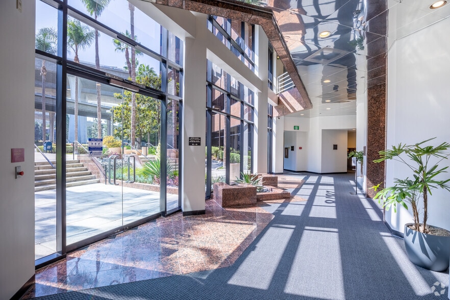 2878 camino del rio S, San Diego, CA à louer - Hall d’entrée – Image 3 sur 8
