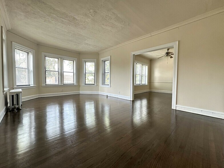 736 E 81st St, Chicago, IL à vendre - Photo de l’immeuble – Image 2 sur 5