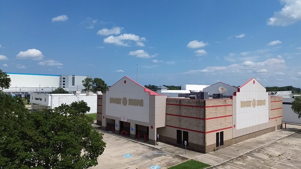 8686 Florline Blvd, Baton Rouge, LA à vendre - Photo de l’immeuble – Image 1 sur 9