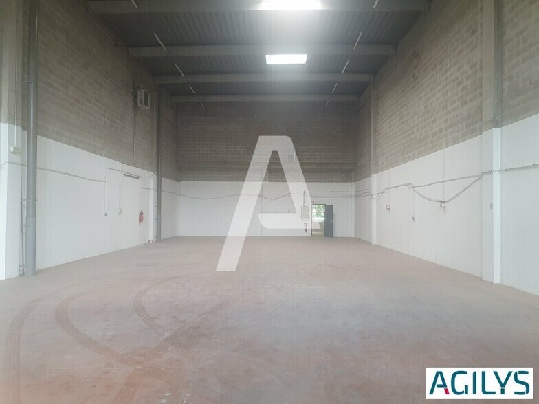 1-3 Rue Des Campanules, Lognes à louer - Photo intérieure – Image 2 sur 8
