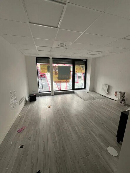 Local commercial dans Paris à louer - Photo de l’immeuble – Image 1 sur 6