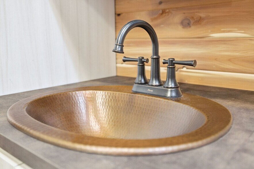 1374 Peter Pond Rd, Ashland City, TN à vendre - Photo de l’immeuble – Image 3 sur 85