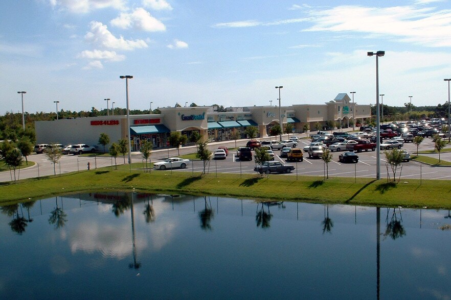 7777 N Wickham Rd, Melbourne, FL à louer - Photo de l’immeuble – Image 3 sur 6