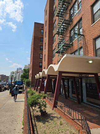 Plus de détails pour 8635 Queens Blvd, Elmhurst, NY - Bureau/Médical à louer