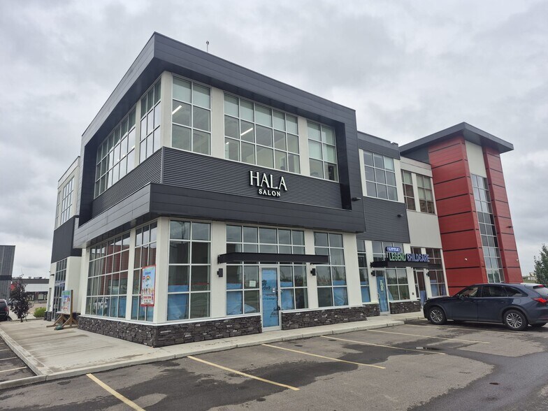 470 Mistatim Way NW, Edmonton, AB à louer - Photo de l’immeuble – Image 2 sur 11