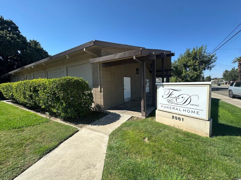 2561 5th St, Ceres, CA à vendre - Photo de l’immeuble – Image 1 sur 13