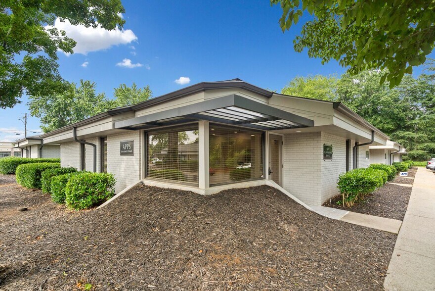 600 Houze Way, Roswell, GA à vendre - Photo de l’immeuble – Image 3 sur 37
