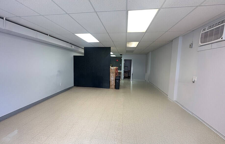 751 St Mary's Rd, Winnipeg, MB à louer - Photo de l’immeuble – Image 3 sur 5