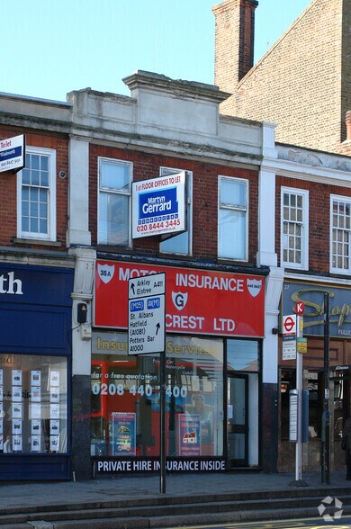 35A High St, Barnet à louer - Photo de l’immeuble – Image 2 sur 2
