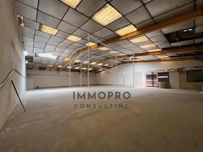 Plus de détails pour Local d'activités à louer