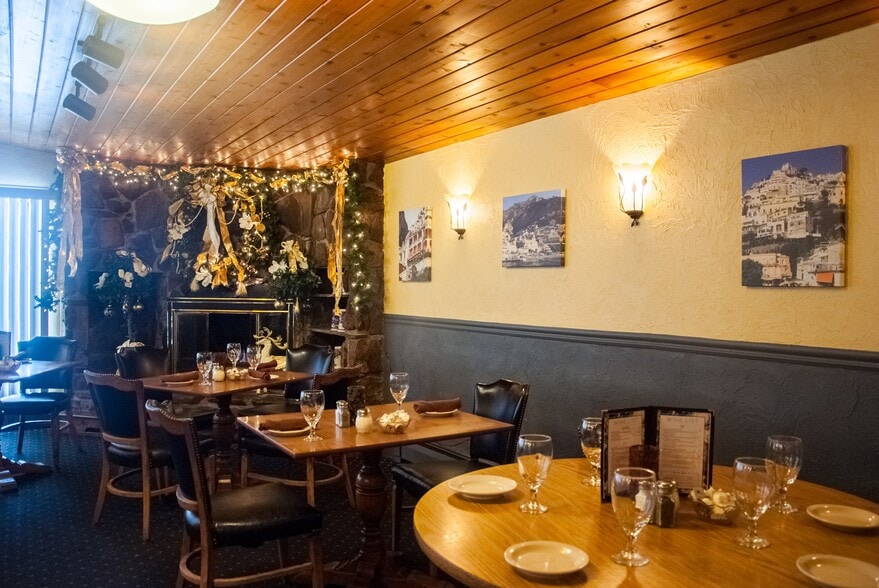 9 Willow St, Oswego, NY à vendre - Photo intérieure – Image 3 sur 10