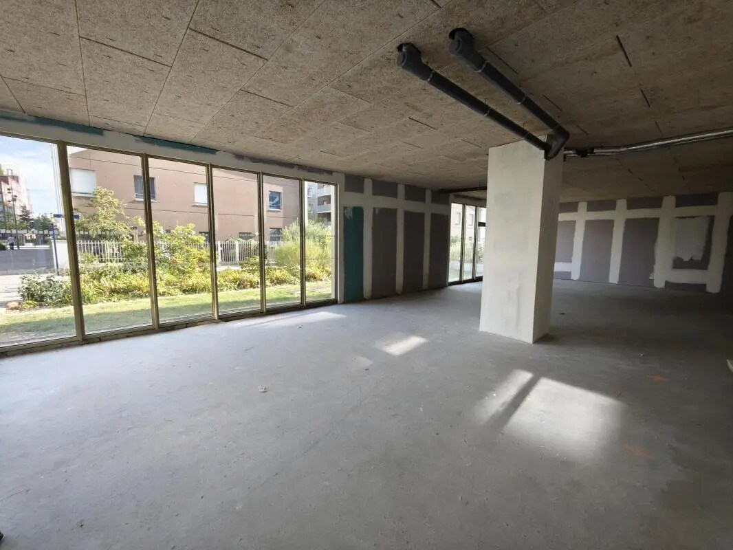 Local commercial dans VILLENEUVE-D'ASCQ à louer Photo de l’immeuble– Image 1 sur 4