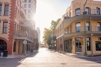 119 Heiman St, San Antonio, TX à louer Photo de l’immeuble– Image 1 sur 8