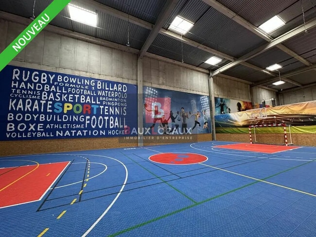 Plus de détails pour Local d'activités à louer