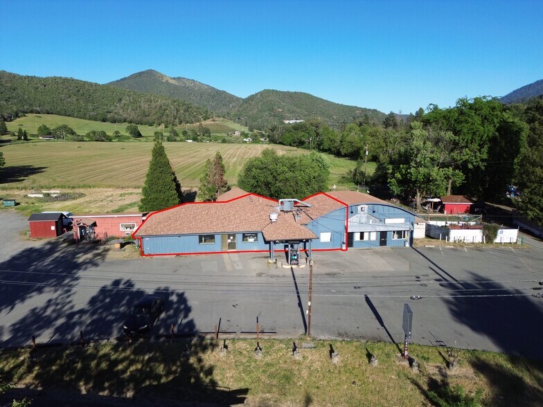 15095 Highway 238, Jacksonville, OR à louer - Photo de l’immeuble – Image 1 sur 4