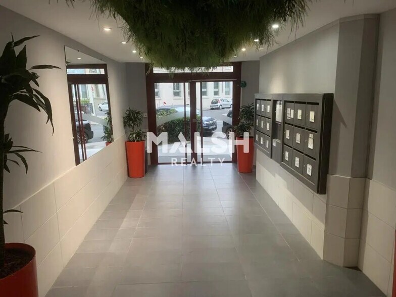 Bureau dans Lyon à vendre - Photo de l’immeuble – Image 2 sur 13