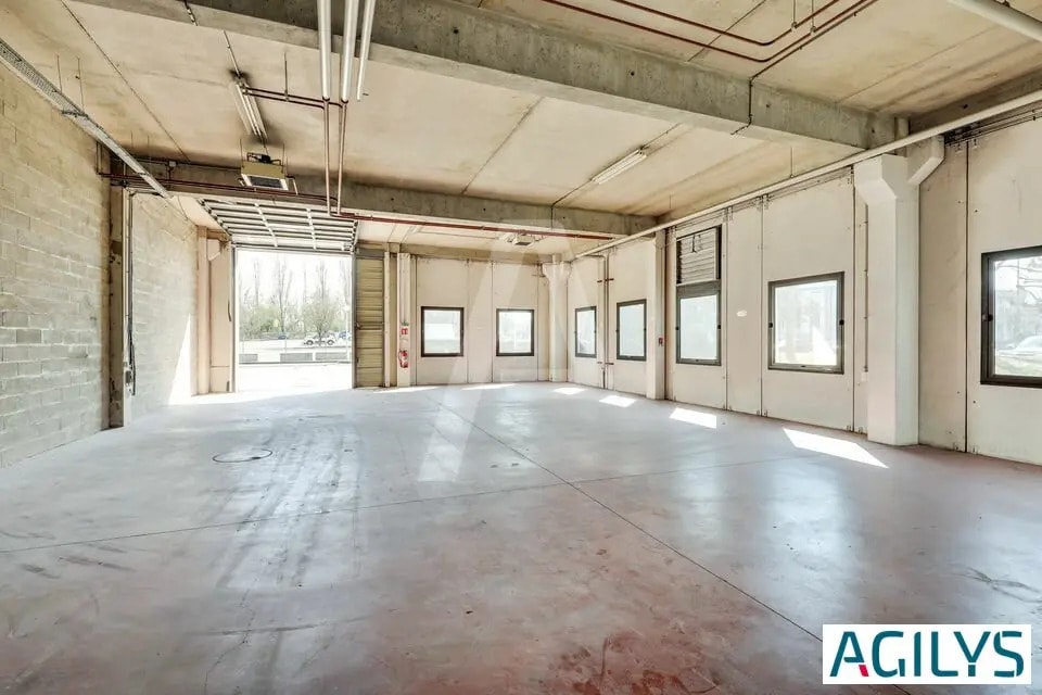 Local d’activités dans  à louer Photo intérieure– Image 1 sur 6
