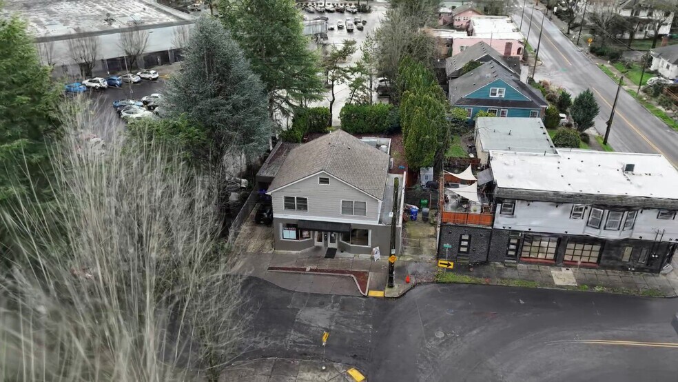 2816 NE Halsey St, Portland, OR à vendre - Vidéo aérienne – Image 2 sur 33