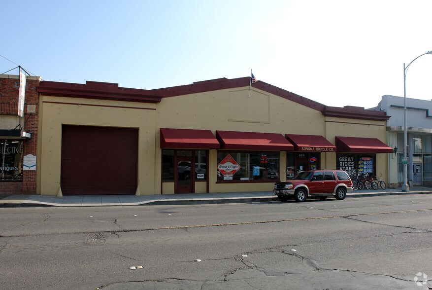 264-270 N Petaluma Blvd, Petaluma, CA à louer - Photo de l’immeuble – Image 2 sur 5