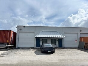 2696 NW 31st Ave, Lauderdale Lakes, FL à louer Photo de l’immeuble– Image 1 sur 6