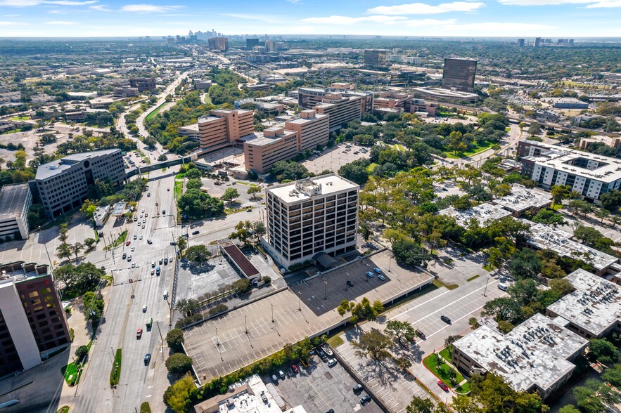 7515 Greenville Ave, Dallas, TX à louer - Photo de l’immeuble – Image 1 sur 32