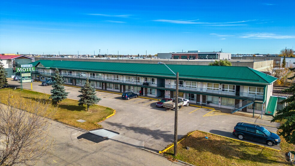 3925 Gateway Blvd NW, Edmonton, AB à vendre - Photo de l’immeuble – Image 2 sur 7
