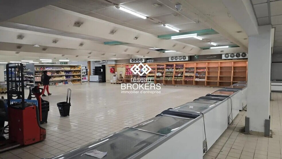 Local commercial dans Épinay-sur-Seine à louer - Photo de l’immeuble – Image 1 sur 9