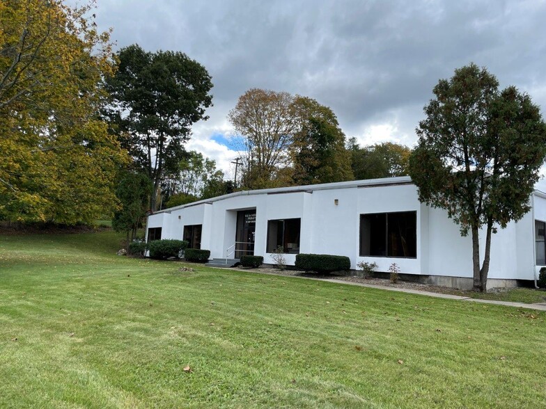 50-52 Miry Brook Rd, Danbury, CT à louer - Photo de l’immeuble – Image 1 sur 7