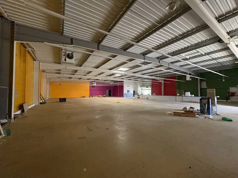 Bureau dans Maignelay-Montigny à louer - Photo de l’immeuble – Image 1 sur 7