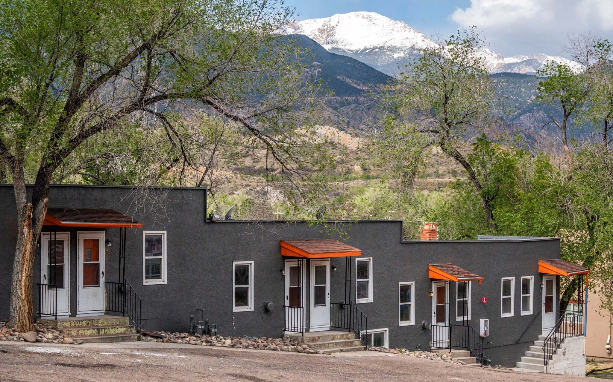 2631 W Pikes Peak Ave, Colorado Springs, CO à vendre Photo de l’immeuble– Image 1 sur 6