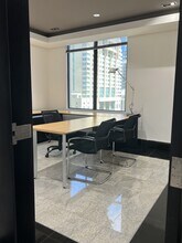1000 brickell Ave, Miami, FL à louer Photo intérieure– Image 2 sur 8