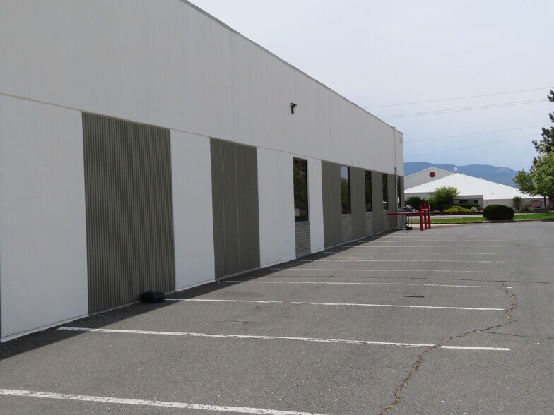 2300 Arrowhead Dr, Carson City, NV à louer - Photo de l’immeuble – Image 3 sur 4