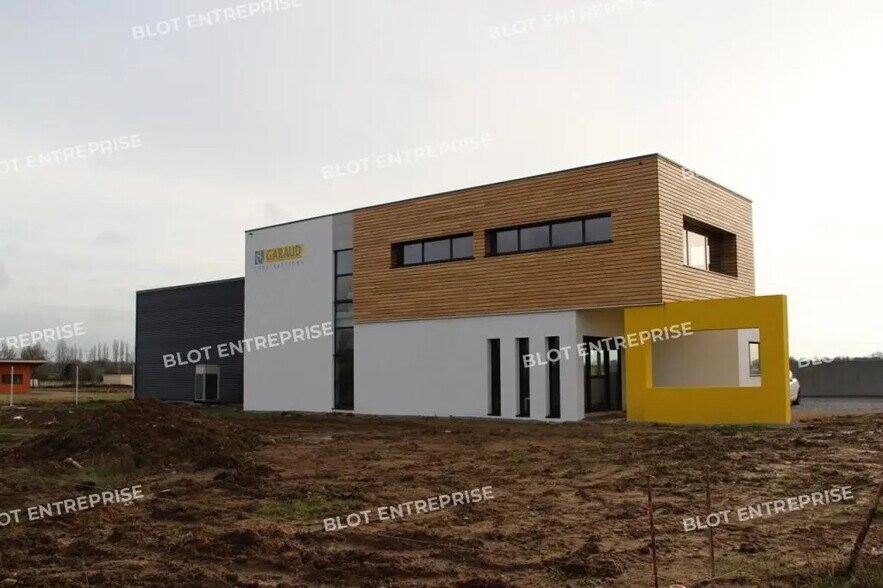 Local d’activités dans Pontchâteau à louer - Photo de l’immeuble – Image 1 sur 8