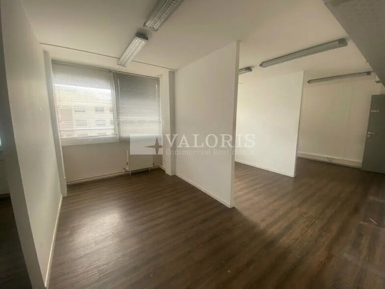 Local d’activités dans Villeurbanne à louer - Photo de l’immeuble – Image 3 sur 11