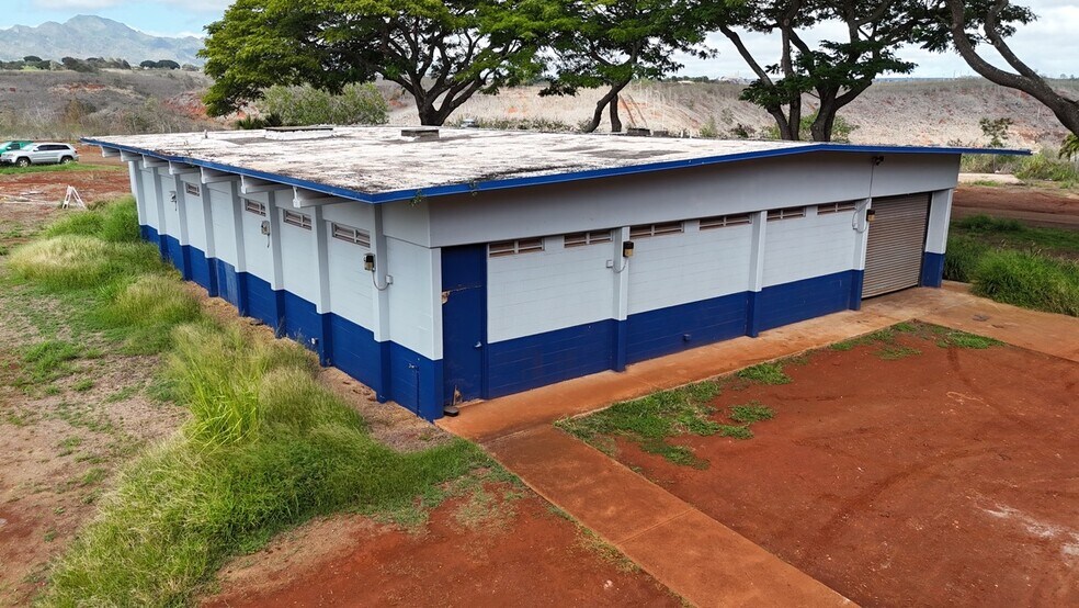 94-978 Pakela St, Waipahu, HI à vendre - Photo de l’immeuble – Image 2 sur 3
