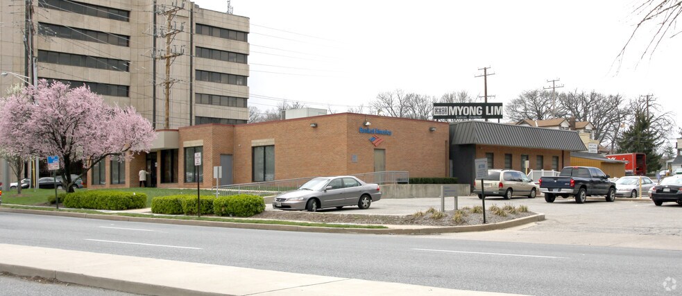 601 Reisterstown Rd, Pikesville, MD à louer - Photo de l’immeuble – Image 2 sur 2