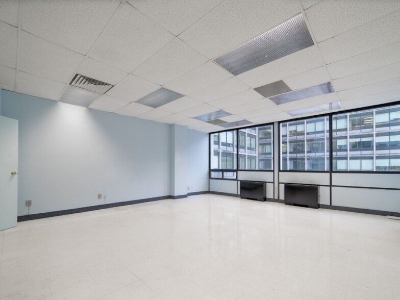 4999 Rue Sainte-Catherine O, Westmount, QC à louer - Photo intérieure – Image 3 sur 11
